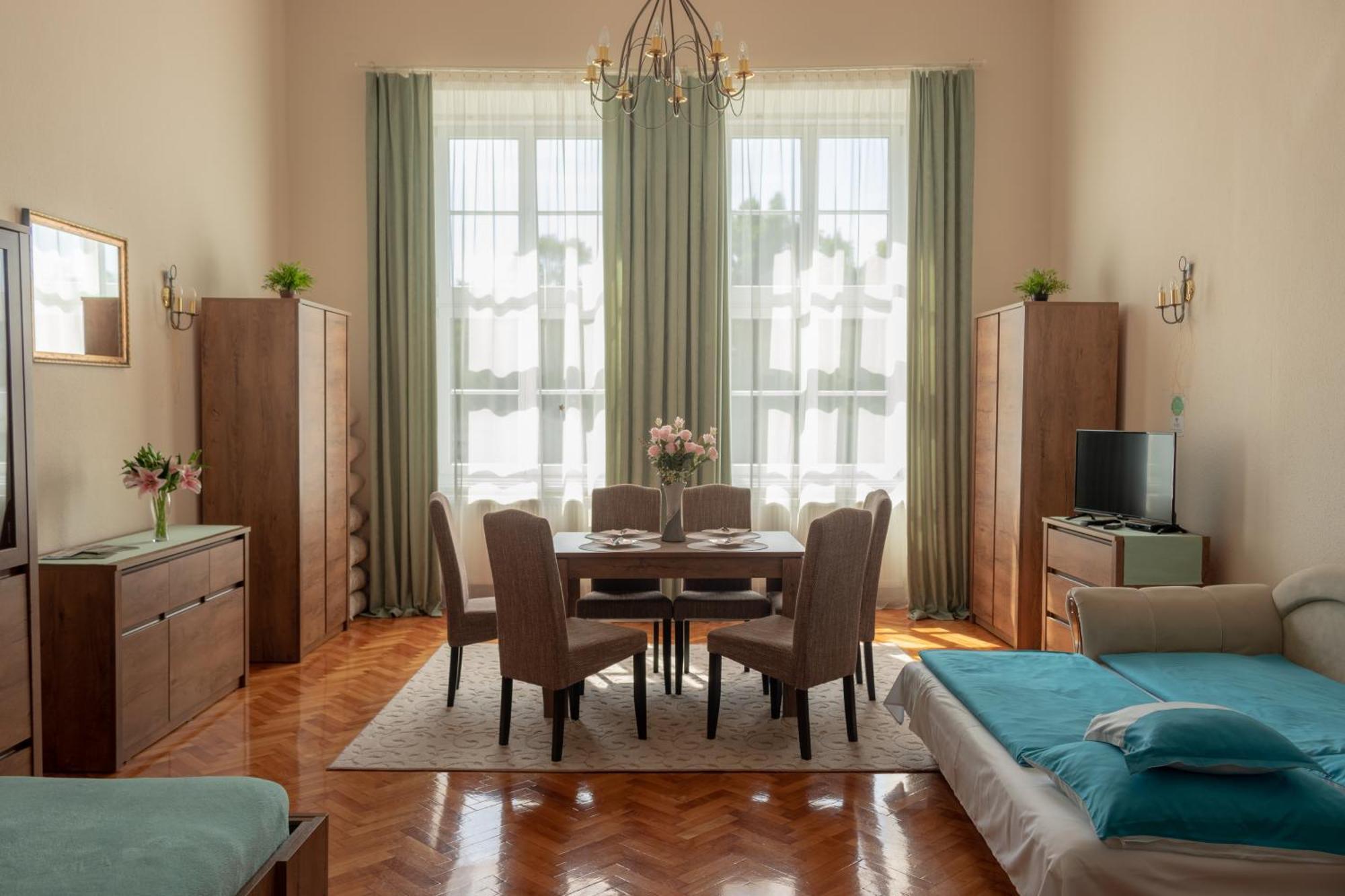 Suzy Apartman Эгер Экстерьер фото