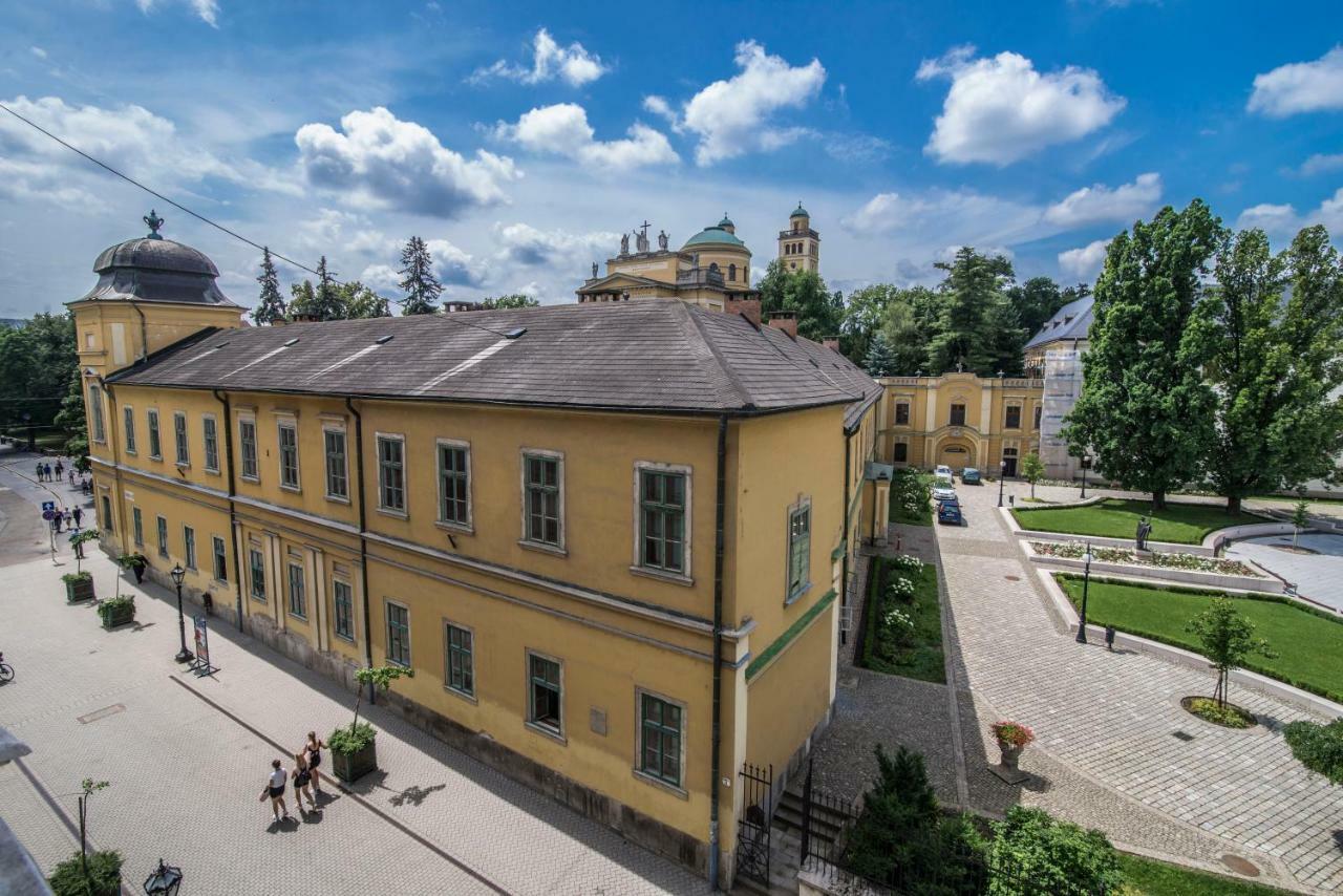 Suzy Apartman Эгер Экстерьер фото