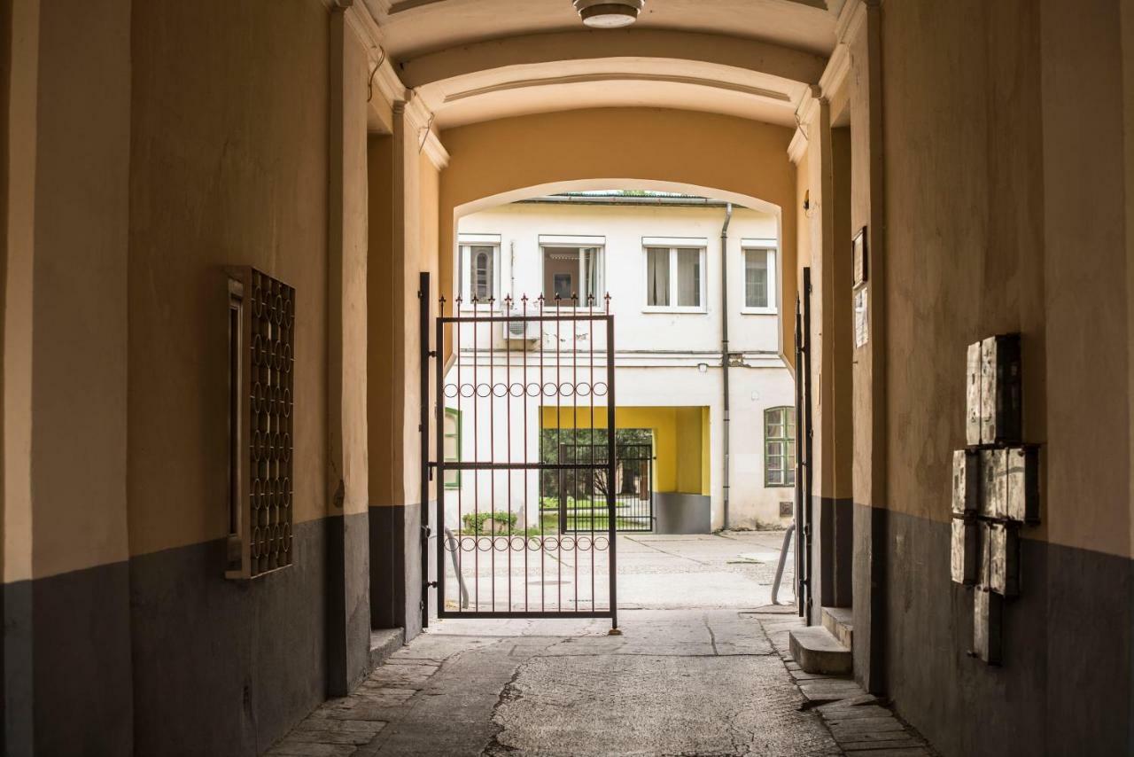 Suzy Apartman Эгер Экстерьер фото